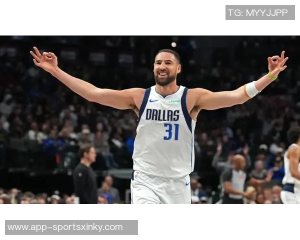 克莱兴奋拿到比赛用球期待三分球里程碑的到来 克莱兴奋拿到比赛用球期待三分球里程碑的到来